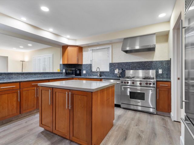 Продажа дома по адресу 1359 Washington Street - фото 6257205