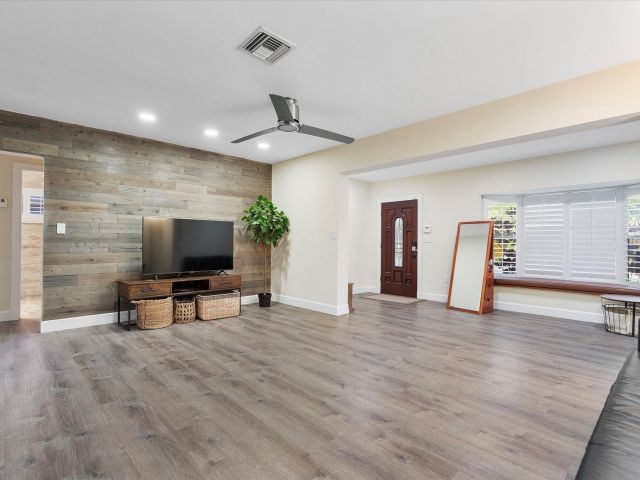 Продажа дома по адресу 1359 Washington Street - фото 6257210