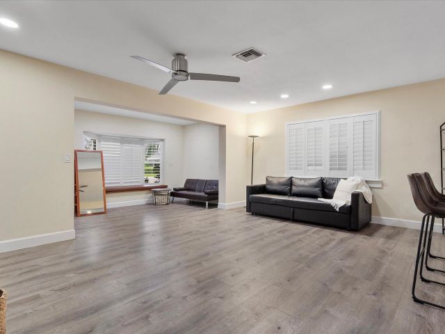 Продажа дома по адресу 1359 Washington Street - фото 6257211