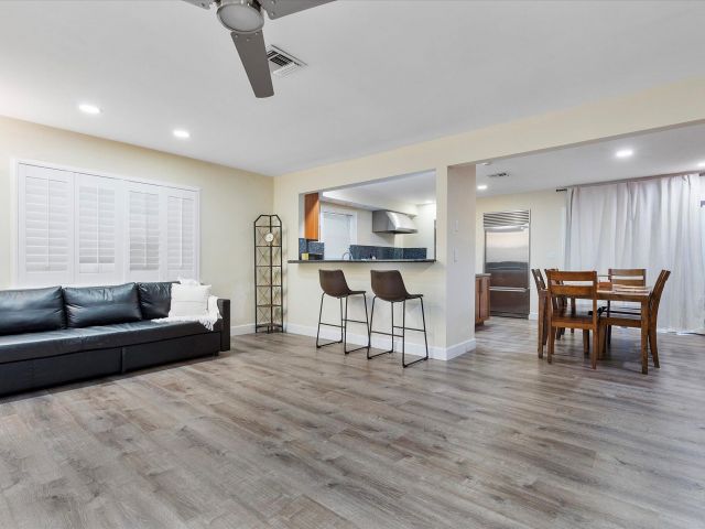 Продажа дома по адресу 1359 Washington Street - фото 6257212