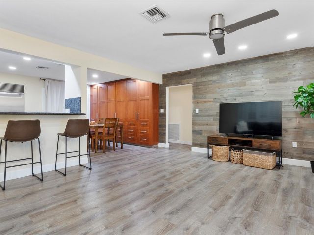 Продажа дома по адресу 1359 Washington Street - фото 6257213