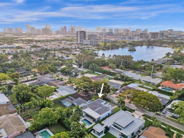 Дом в аренду по адресу 2441 NE 200th St . - фото 6256198