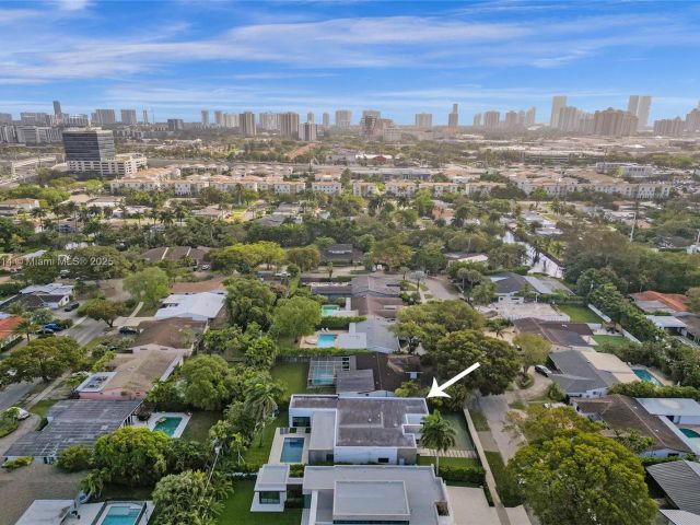 Дом в аренду по адресу 2441 NE 200th St . - фото 6256199