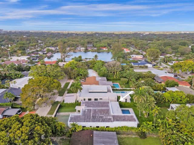 Дом в аренду по адресу 2441 NE 200th St . - фото 6256200