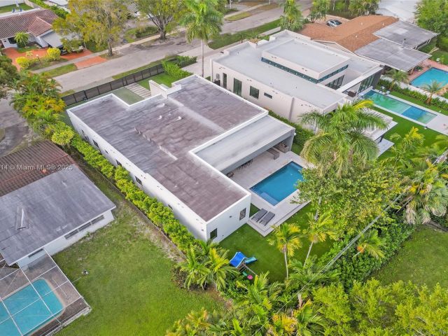 Дом в аренду по адресу 2441 NE 200th St . - фото 6256201