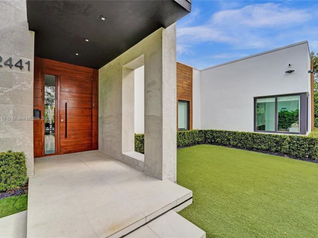 Дом в аренду по адресу 2441 NE 200th St . - фото 6256203