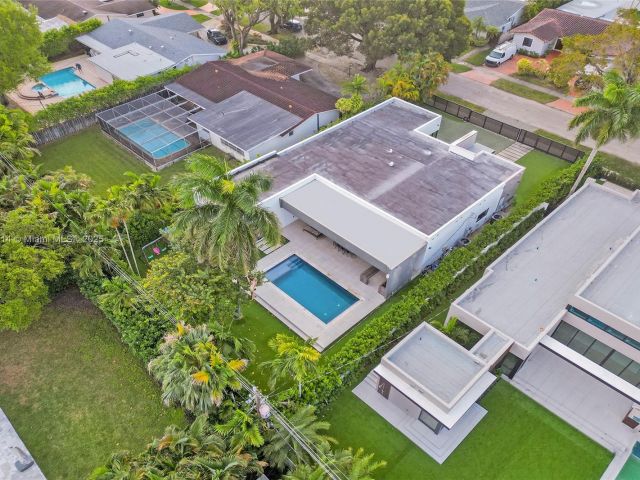 Дом в аренду по адресу 2441 NE 200th St . - фото 6256205