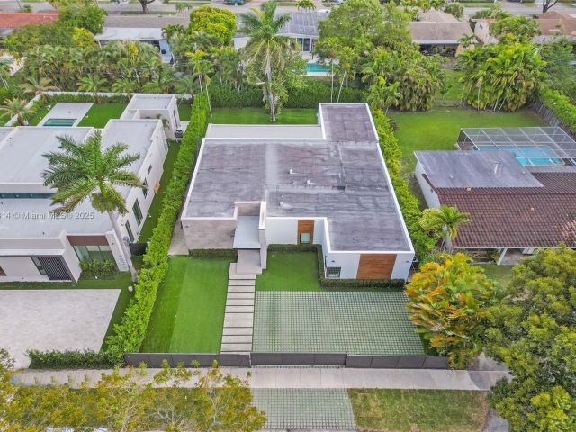 Дом в аренду по адресу 2441 NE 200th St . - фото 6256208