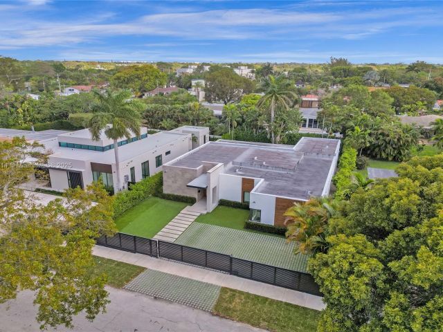 Дом в аренду по адресу 2441 NE 200th St . - фото 6256209