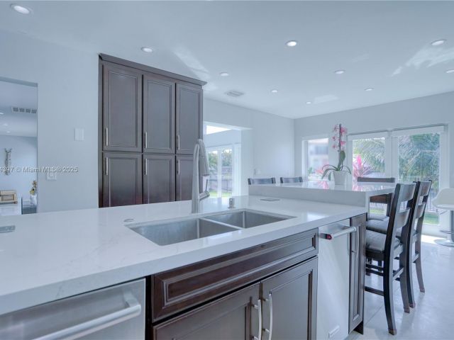 Дом в аренду по адресу 13300 Biscayne Bay Ter - фото 6257239