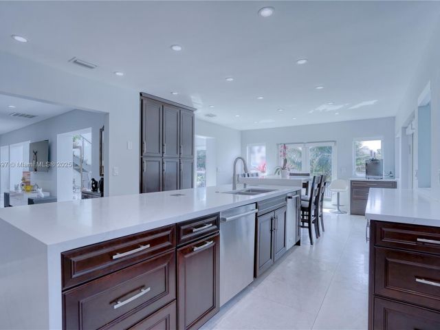 Дом в аренду по адресу 13300 Biscayne Bay Ter - фото 6257240