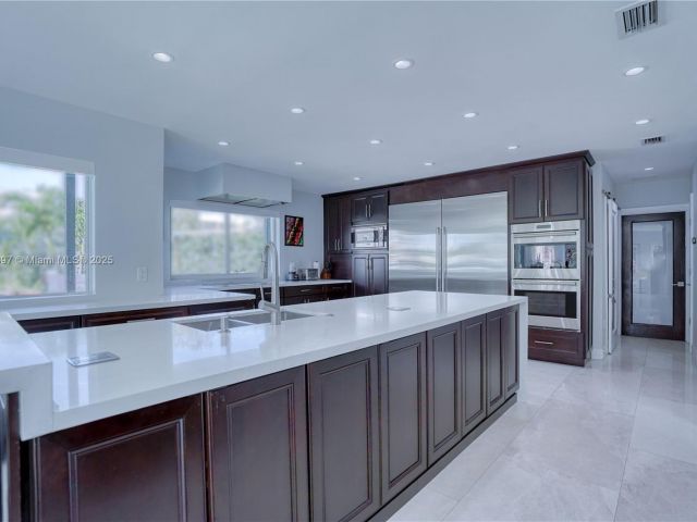 Дом в аренду по адресу 13300 Biscayne Bay Ter - фото 6257244