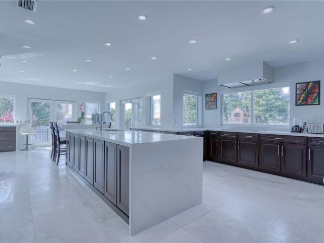 Дом в аренду по адресу 13300 Biscayne Bay Ter - фото 6257245