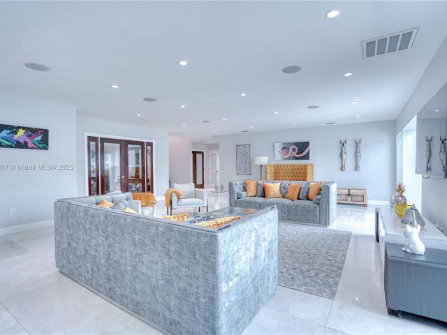 Дом в аренду по адресу 13300 Biscayne Bay Ter - фото 6257247