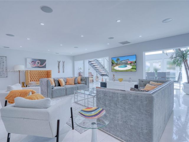 Дом в аренду по адресу 13300 Biscayne Bay Ter - фото 6257248