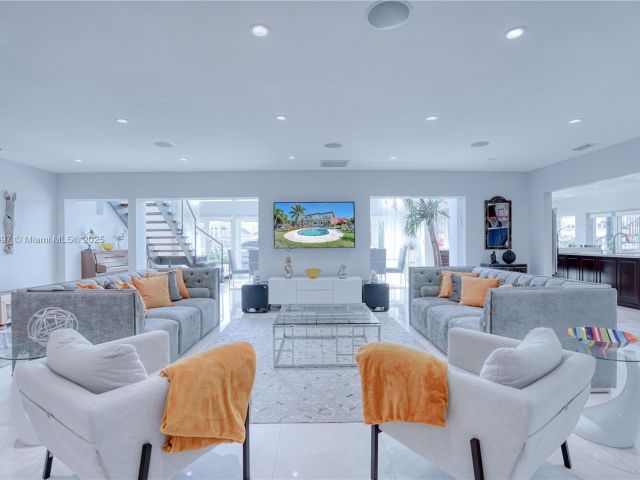 Дом в аренду по адресу 13300 Biscayne Bay Ter - фото 6257249