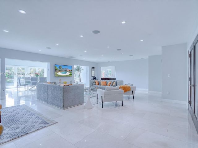 Дом в аренду по адресу 13300 Biscayne Bay Ter - фото 6257250