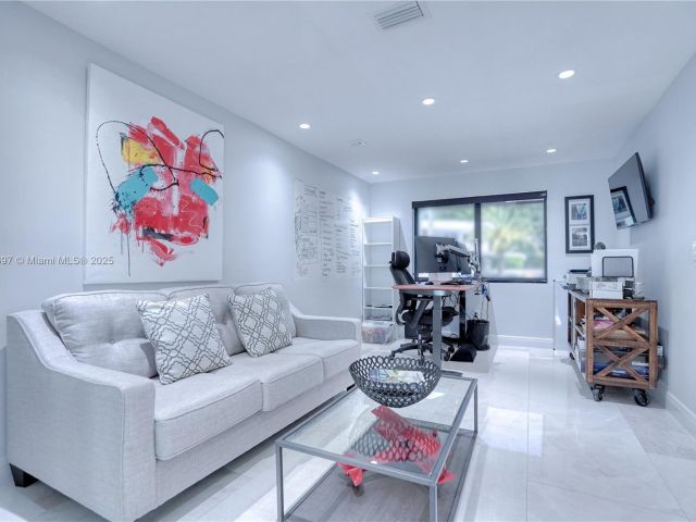 Дом в аренду по адресу 13300 Biscayne Bay Ter - фото 6257253