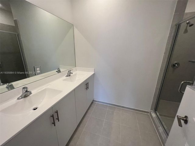 Дом в аренду по адресу 13378 SW 286th St 13378 - фото 6274569