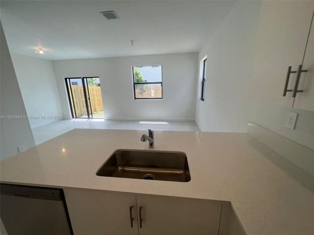 Дом в аренду по адресу 13378 SW 286th St 13378 - фото 6274578