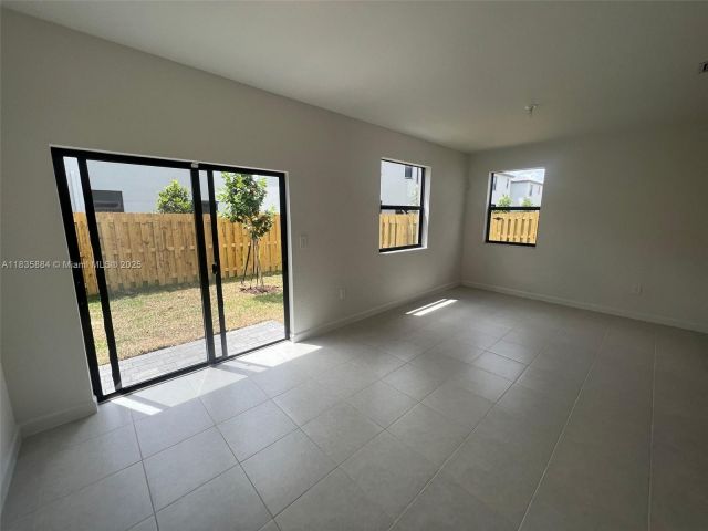 Дом в аренду по адресу 13378 SW 286th St 13378 - фото 6274581