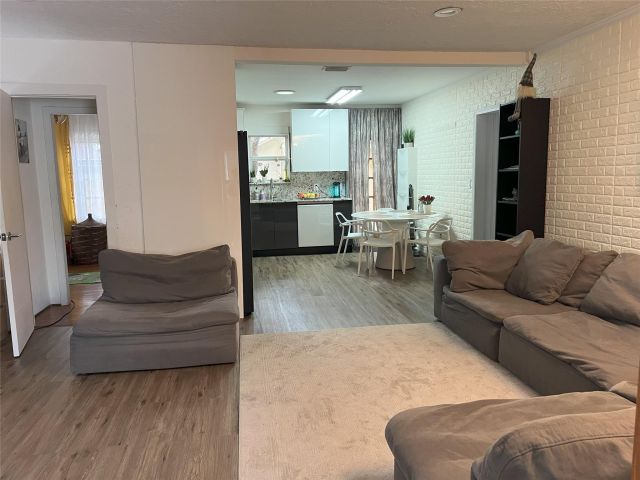 Продажа дома по адресу 1719 S Hayes St - фото 6269674