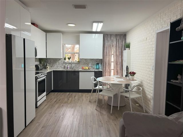 Продажа дома по адресу 1719 S Hayes St - фото 6269675