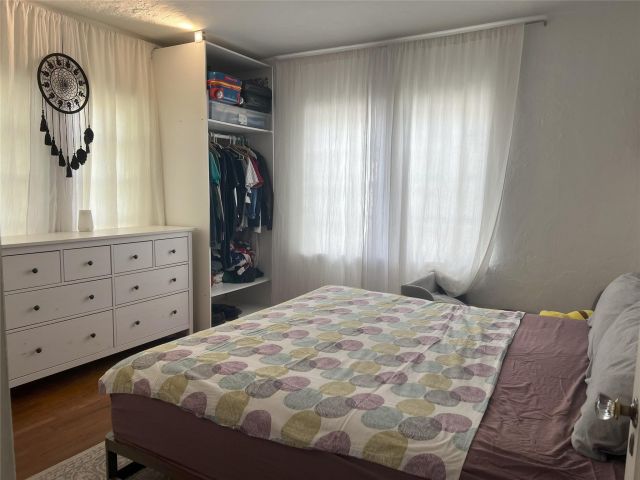 Продажа дома по адресу 1719 S Hayes St - фото 6269685