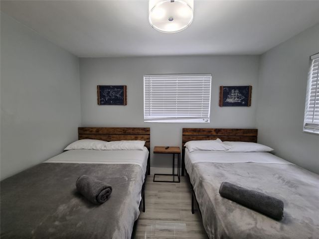 Продажа дома по адресу 4740 SW 43rd Ave - фото 6280878