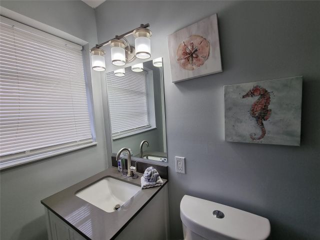 Продажа дома по адресу 4740 SW 43rd Ave - фото 6280880