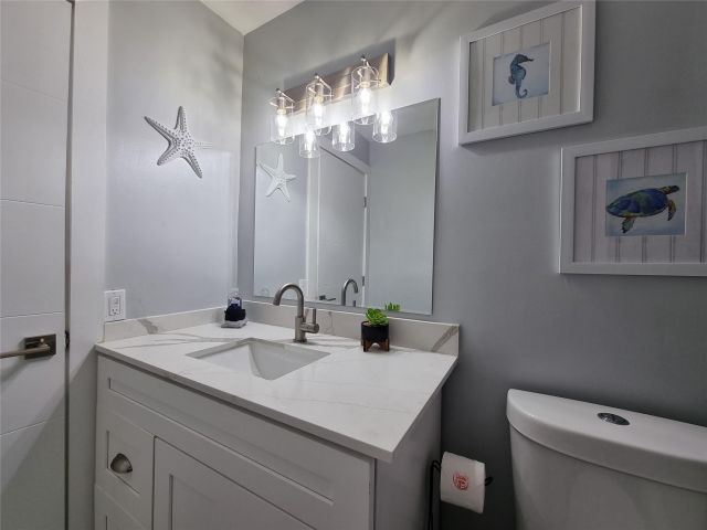 Продажа дома по адресу 4740 SW 43rd Ave - фото 6280884