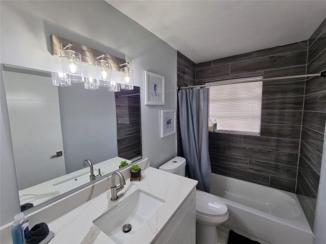 Продажа дома по адресу 4740 SW 43rd Ave - фото 6280885