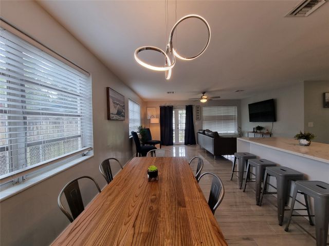 Продажа дома по адресу 4740 SW 43rd Ave - фото 6280892