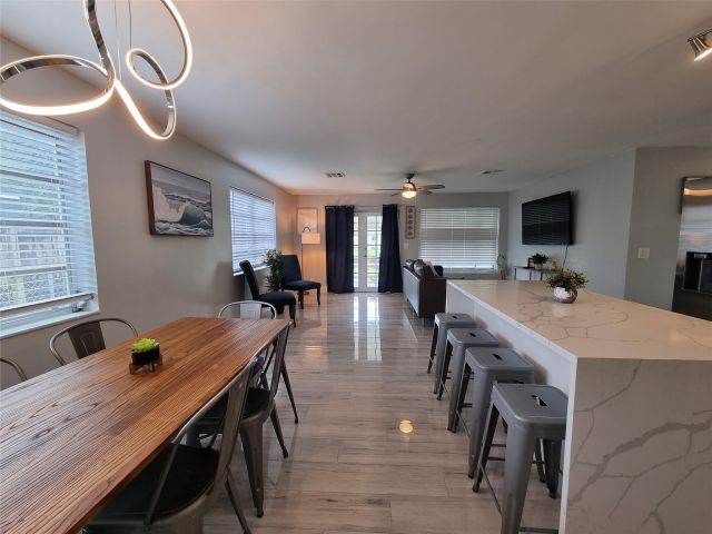 Продажа дома по адресу 4740 SW 43rd Ave - фото 6280894