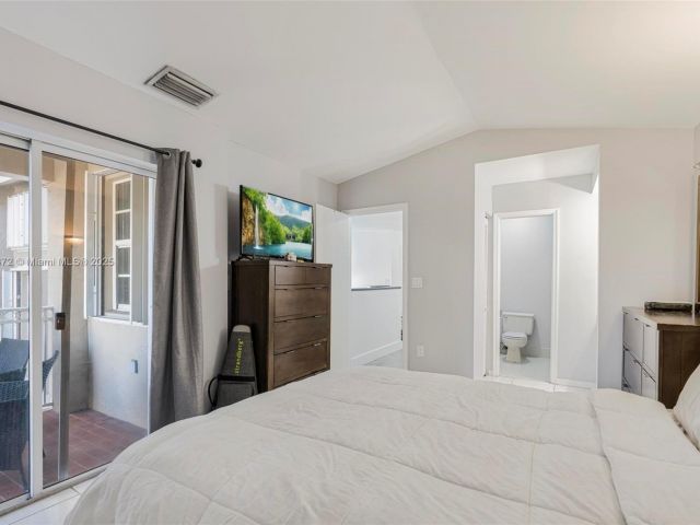 Продажа дома по адресу 11532 SW 148th Path - фото 6277365