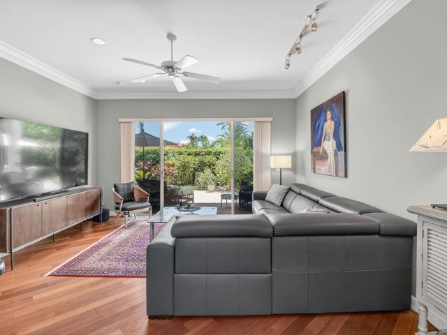 Продажа дома по адресу 2374 NW 23rd Road - фото 6260506