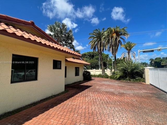 Продажа дома по адресу 5550 SW 87th Ave - фото 6289280