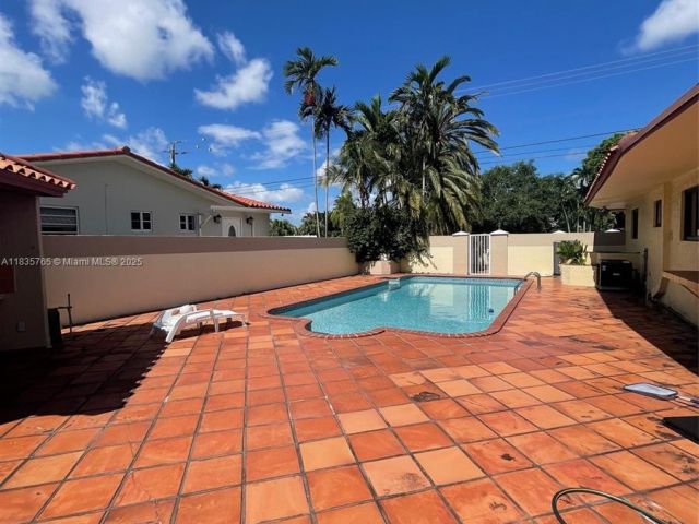 Продажа дома по адресу 5550 SW 87th Ave - фото 6289284