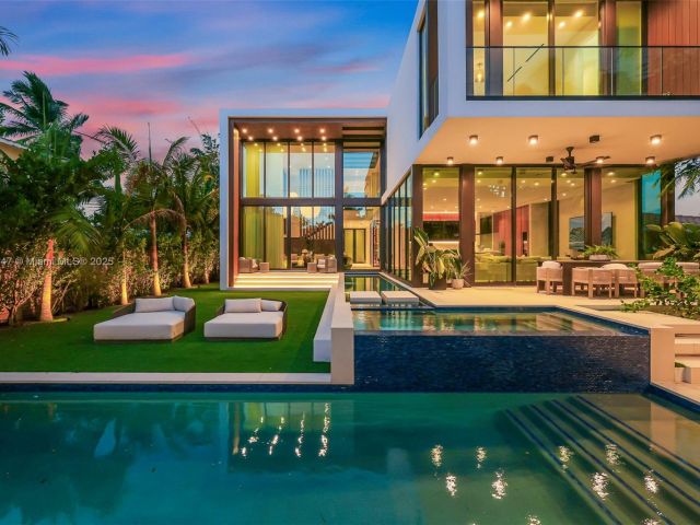 Продажа дома по адресу 2355 Meridian Ave - фото 6259785