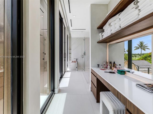 Продажа дома по адресу 2355 Meridian Ave - фото 6259793