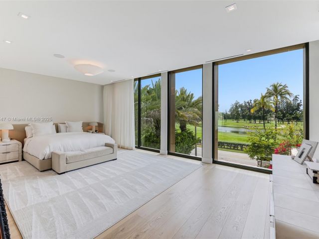 Продажа дома по адресу 2355 Meridian Ave - фото 6259794