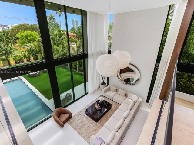 Продажа дома по адресу 2355 Meridian Ave - фото 6259795