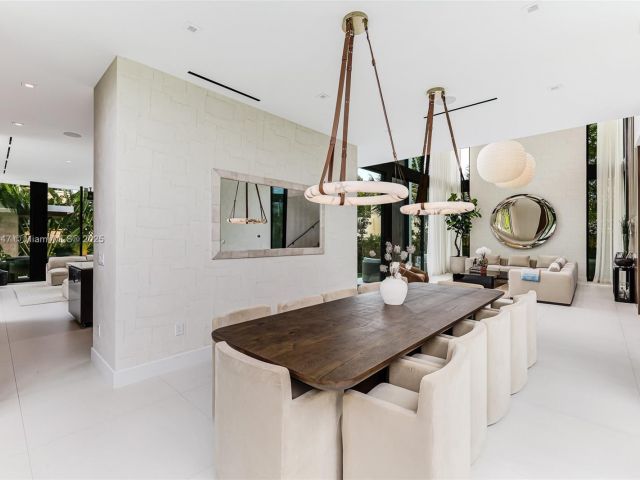 Продажа дома по адресу 2355 Meridian Ave - фото 6259801