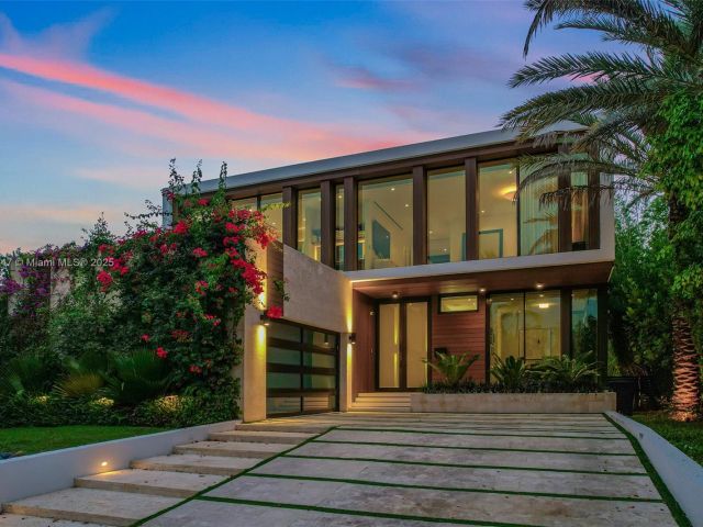 Продажа дома по адресу 2355 Meridian Ave - фото 6259804