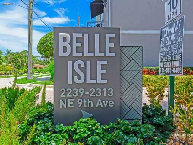 Продажа дома по адресу 2249 NE 9th Ave - фото 6259101