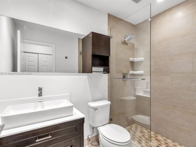 Продажа дома по адресу 21160 Mainsail Cir H12 - фото 6823539