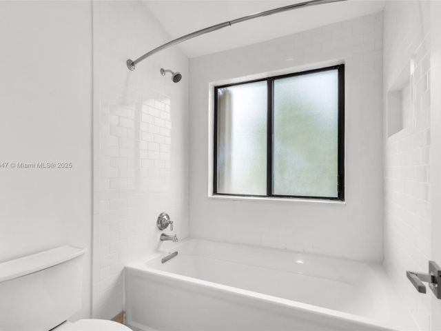 Продажа дома по адресу 21160 Mainsail Cir H12 - фото 6823543