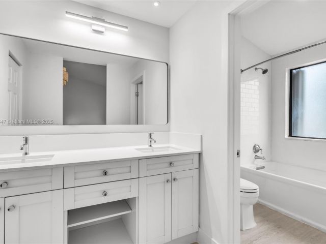 Продажа дома по адресу 21160 Mainsail Cir H12 - фото 6823544