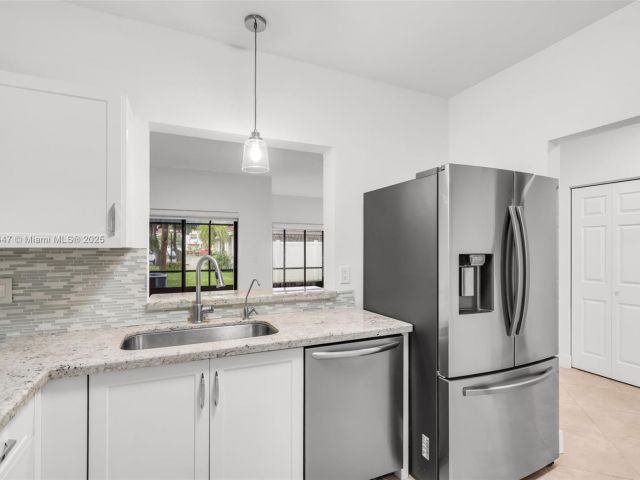 Продажа дома по адресу 21160 Mainsail Cir H12 - фото 6823548