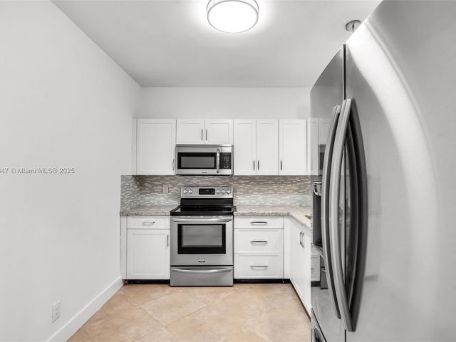 Продажа дома по адресу 21160 Mainsail Cir H12 - фото 6823549